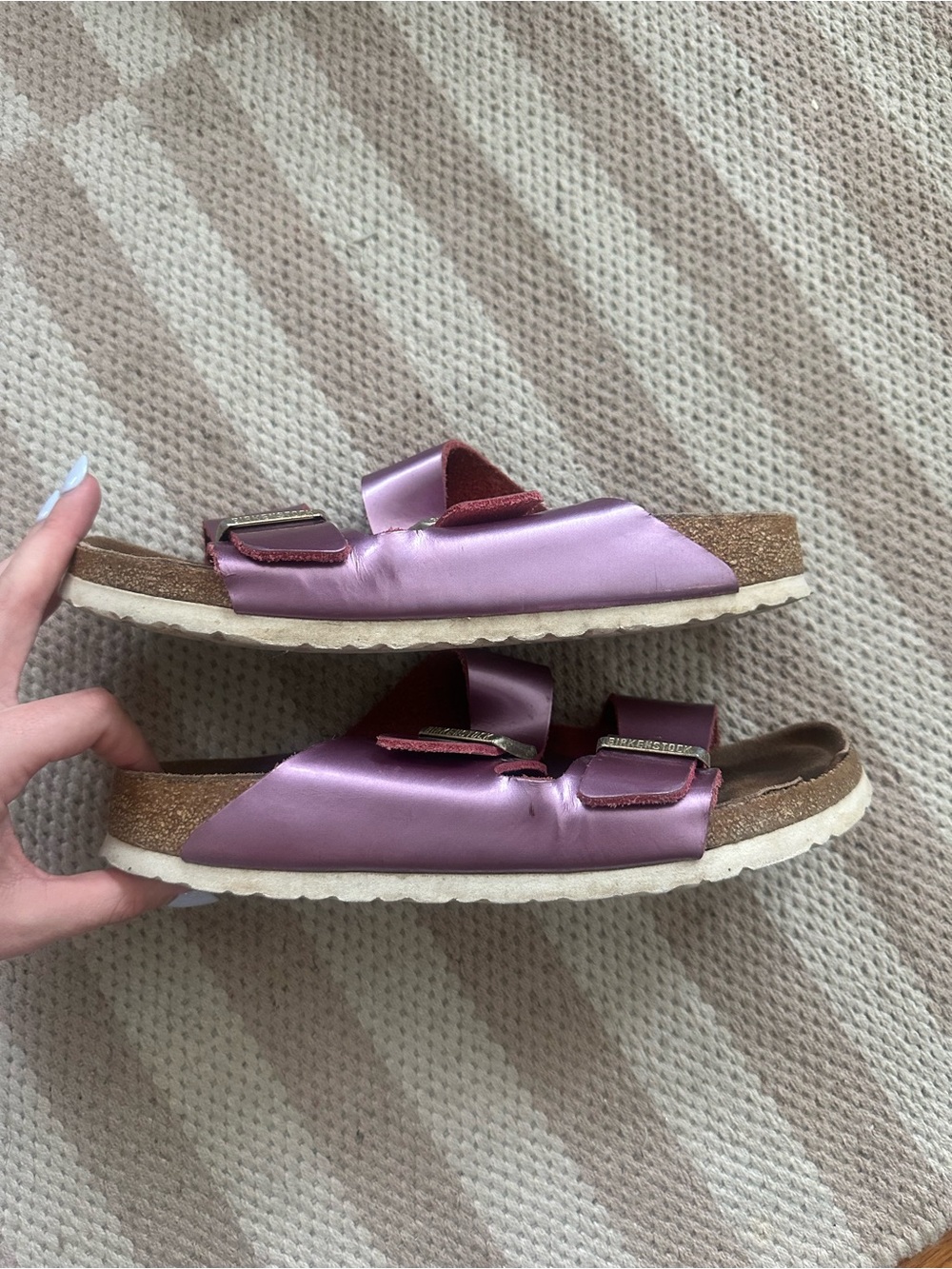 Birkenstock Arizona Two-Strap Sandal in Metallic Lavender/Purple Size 41 - Picture 5 of 6